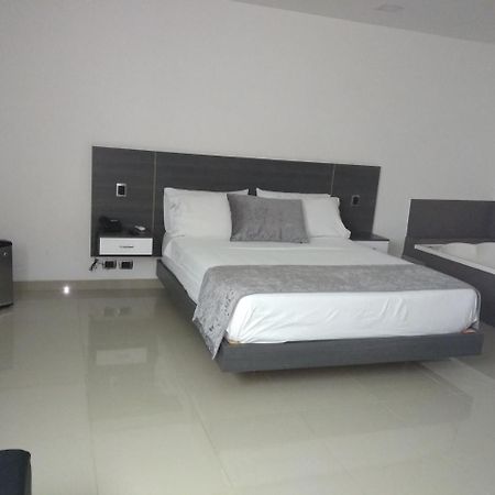 Calle 10 Express Hotel Medellin Exterior photo