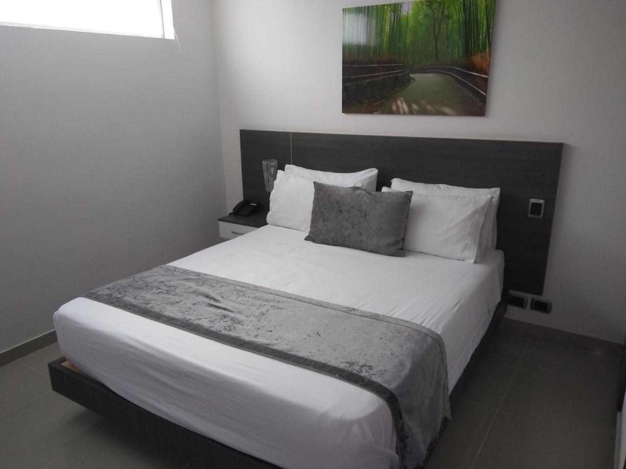 Calle 10 Express Hotel Medellin Exterior photo