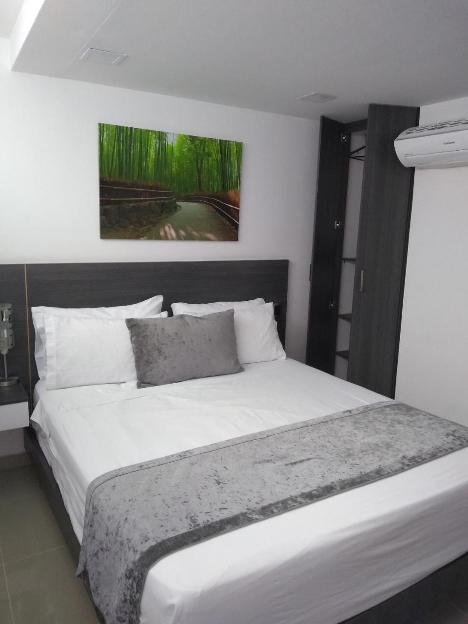 Calle 10 Express Hotel Medellin Exterior photo