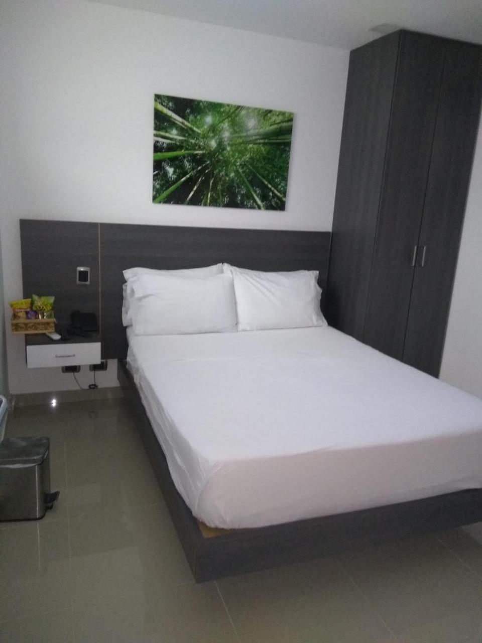 Calle 10 Express Hotel Medellin Exterior photo